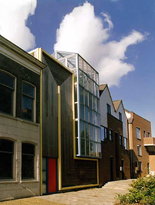 Atelierwoning met penthouse in de Randstad en aan de rivier.
