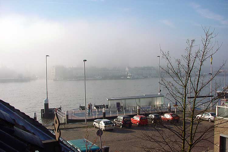 Praktijkruimte en dakterras in de atelierwoning - maak uw penthouse in de Randstad en aan de rivier.