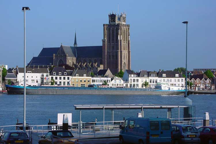 Praktijkruimte met uitzicht op de rivier in de atelierwoning - maak uw penthouse in de Randstad en aan de rivier.